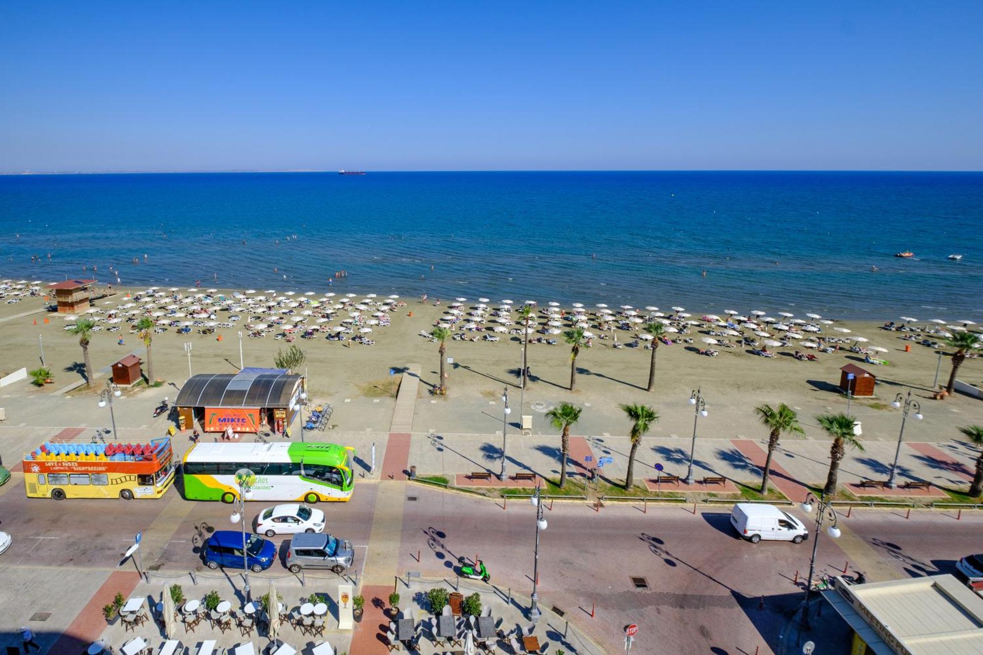 Lazuli Sea View Beachfront Ap 21 لارنكا المظهر الخارجي الصورة