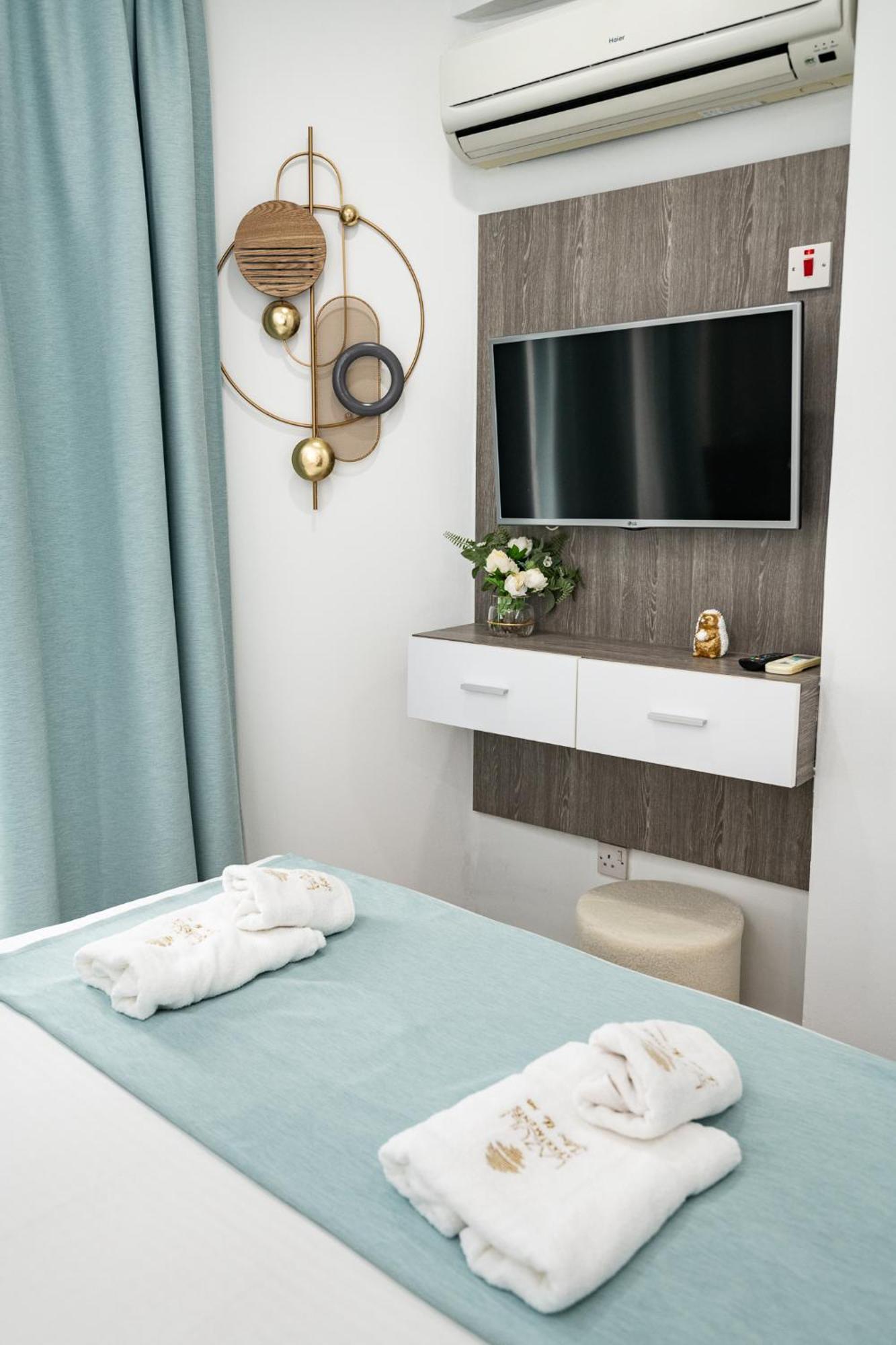 Lazuli Sea View Beachfront Ap 21 لارنكا المظهر الخارجي الصورة
