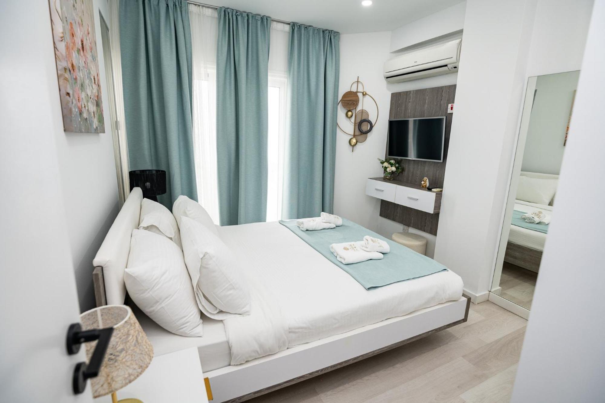 Lazuli Sea View Beachfront Ap 21 لارنكا المظهر الخارجي الصورة