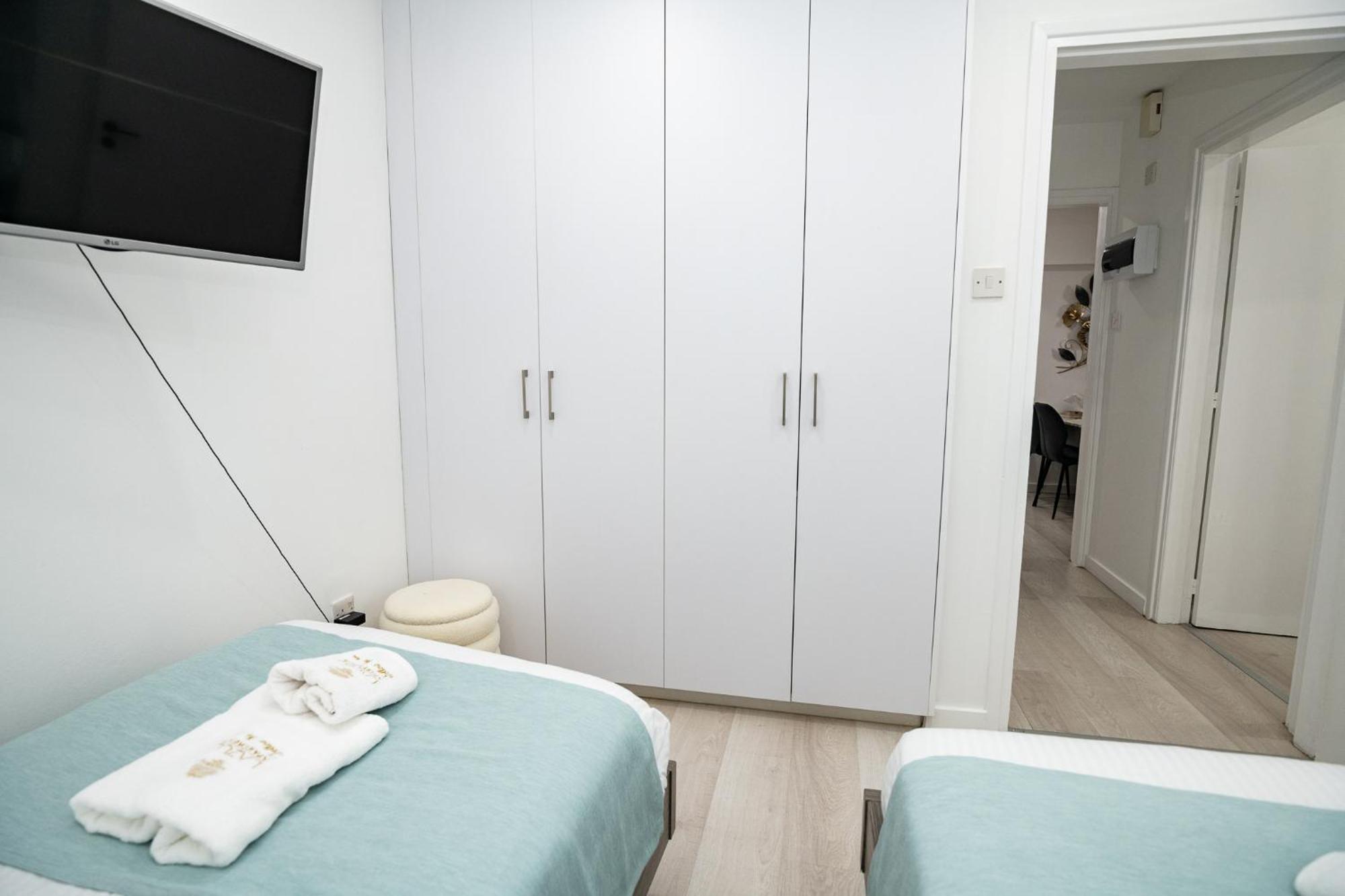 Lazuli Sea View Beachfront Ap 21 لارنكا المظهر الخارجي الصورة