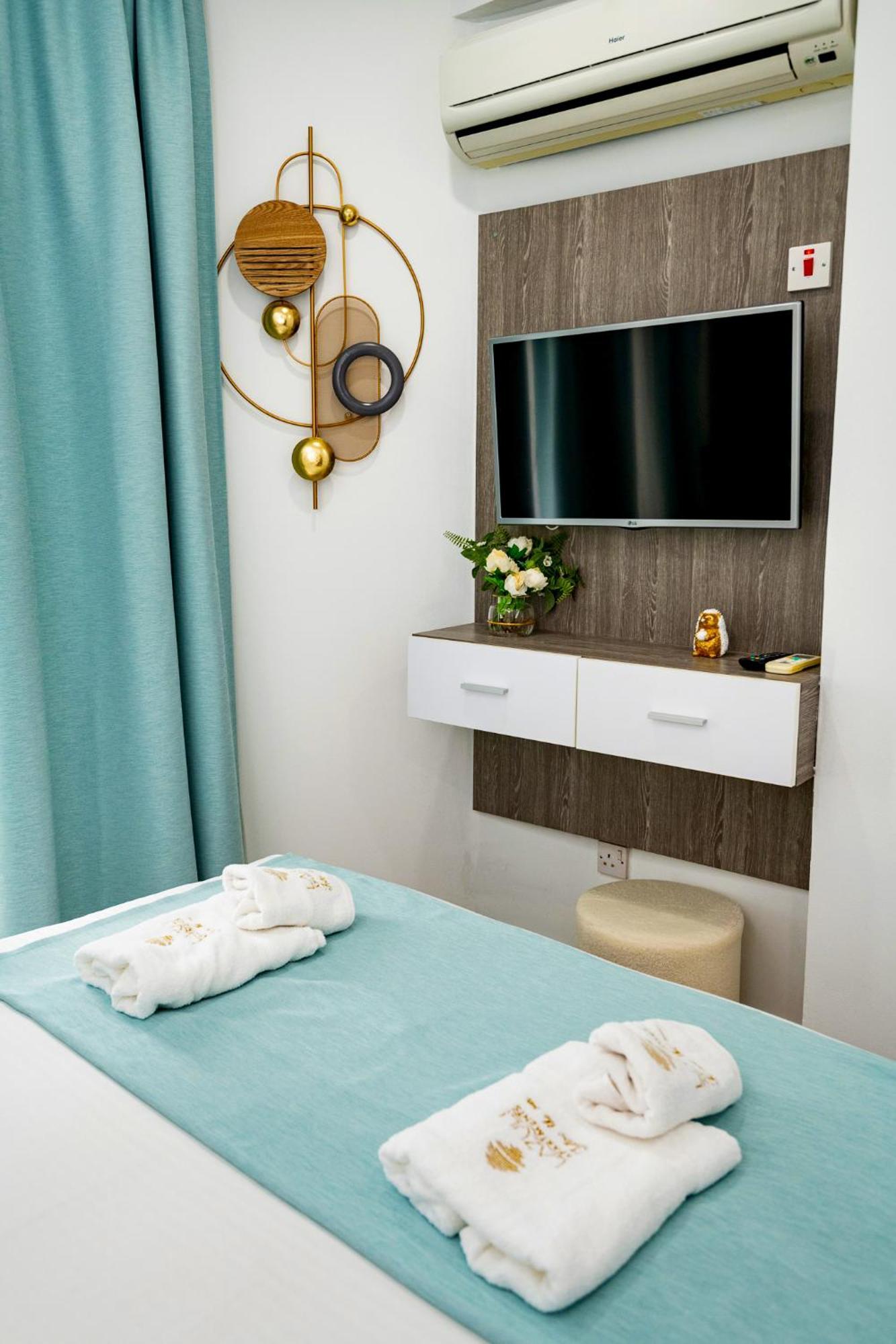 Lazuli Sea View Beachfront Ap 21 لارنكا المظهر الخارجي الصورة