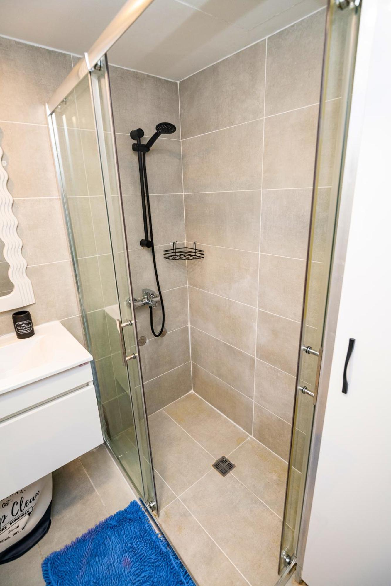 Lazuli Sea View Beachfront Ap 21 لارنكا المظهر الخارجي الصورة