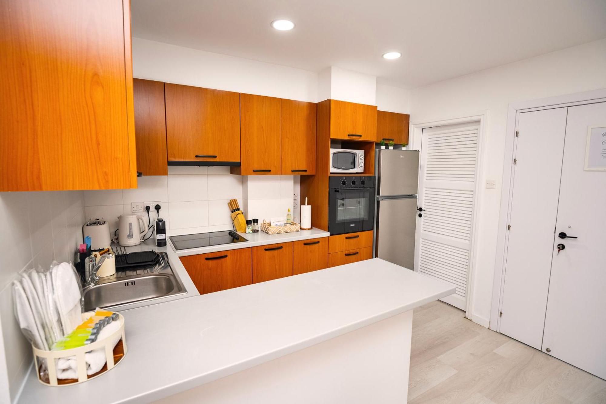 Lazuli Sea View Beachfront Ap 21 لارنكا المظهر الخارجي الصورة