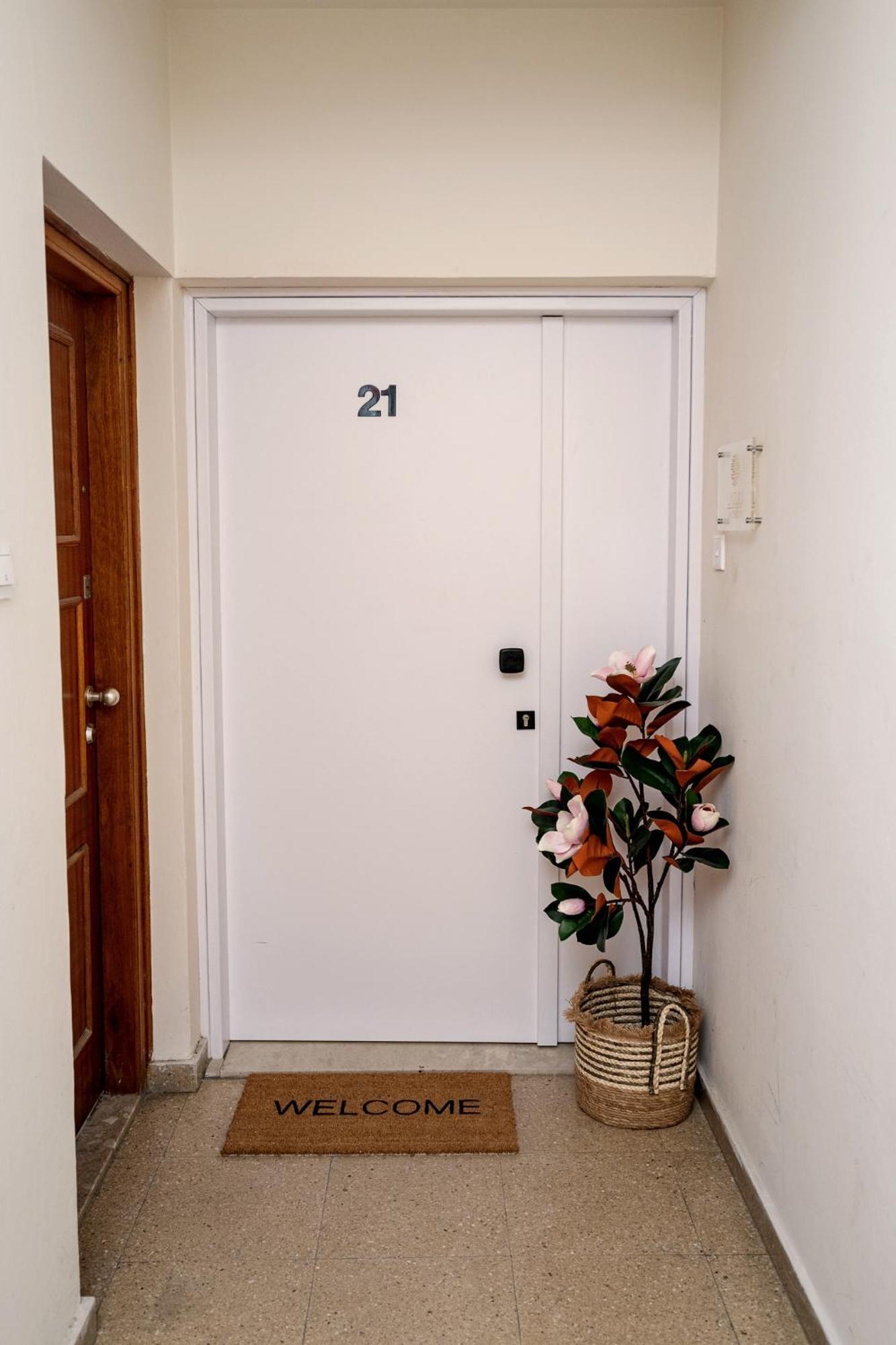 Lazuli Sea View Beachfront Ap 21 لارنكا المظهر الخارجي الصورة