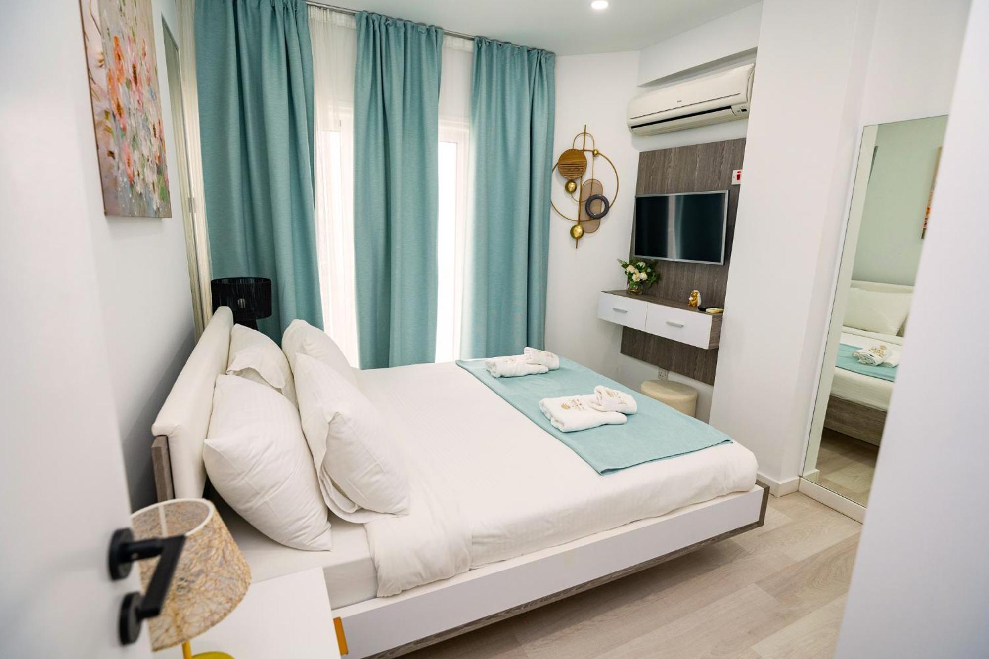 Lazuli Sea View Beachfront Ap 21 لارنكا المظهر الخارجي الصورة