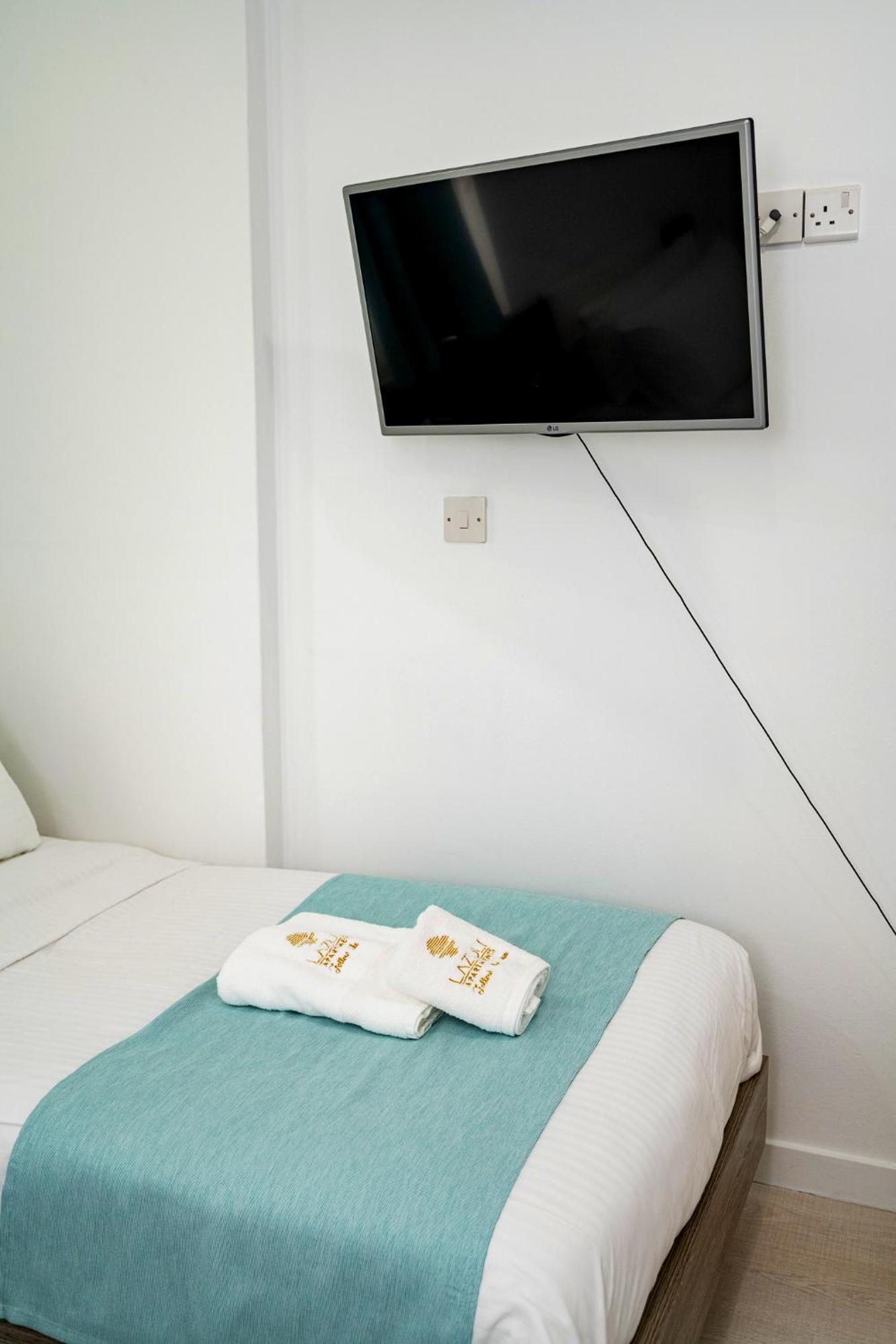 Lazuli Sea View Beachfront Ap 21 لارنكا المظهر الخارجي الصورة
